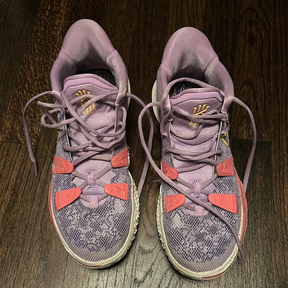 Nike Kyrie 7 “Daughters”